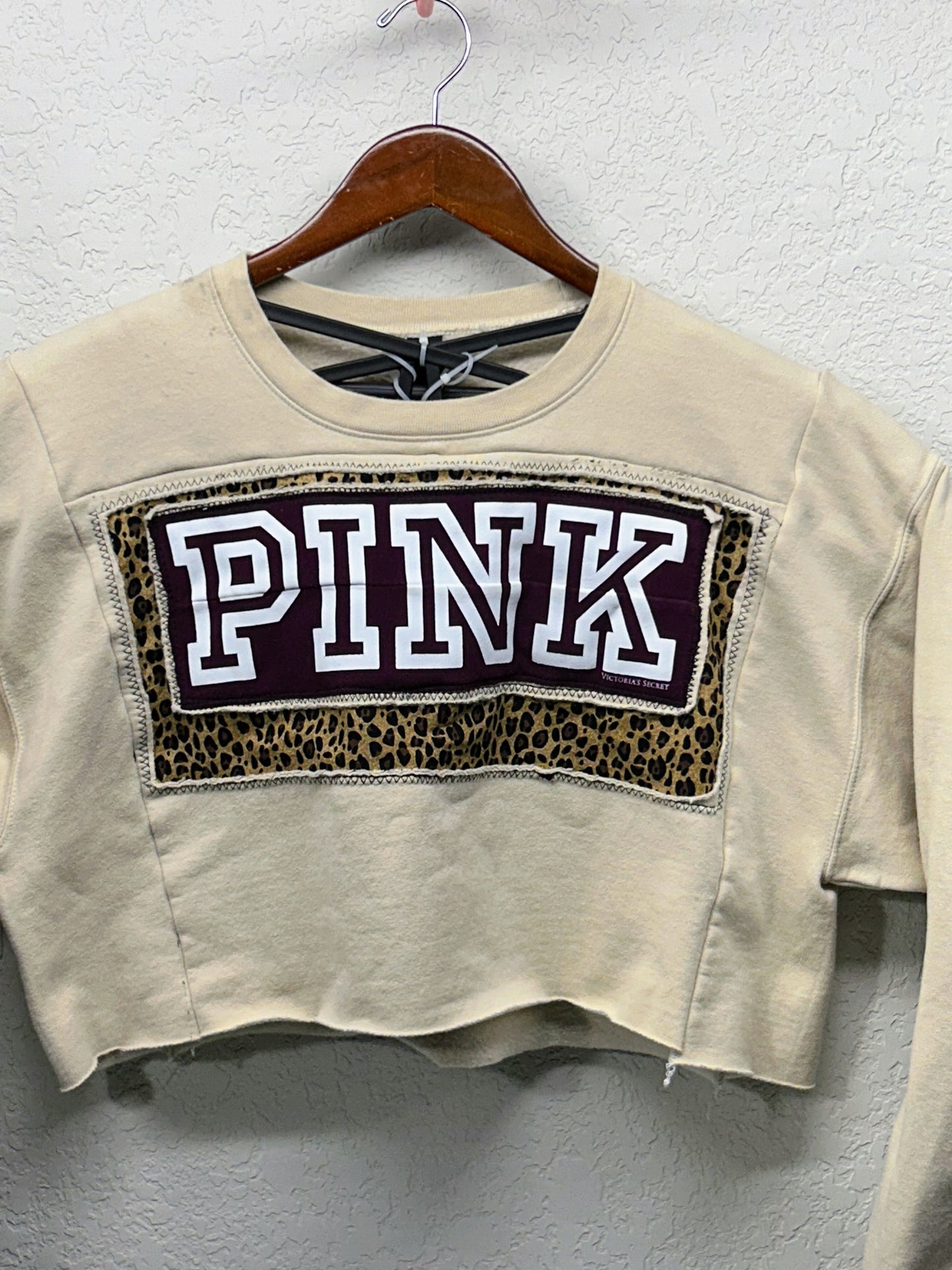 Upcycled/Reworked Cream & Tan Cropped Sweatshirt with Leopard Print Sleeves & Pink Logo – W - XL