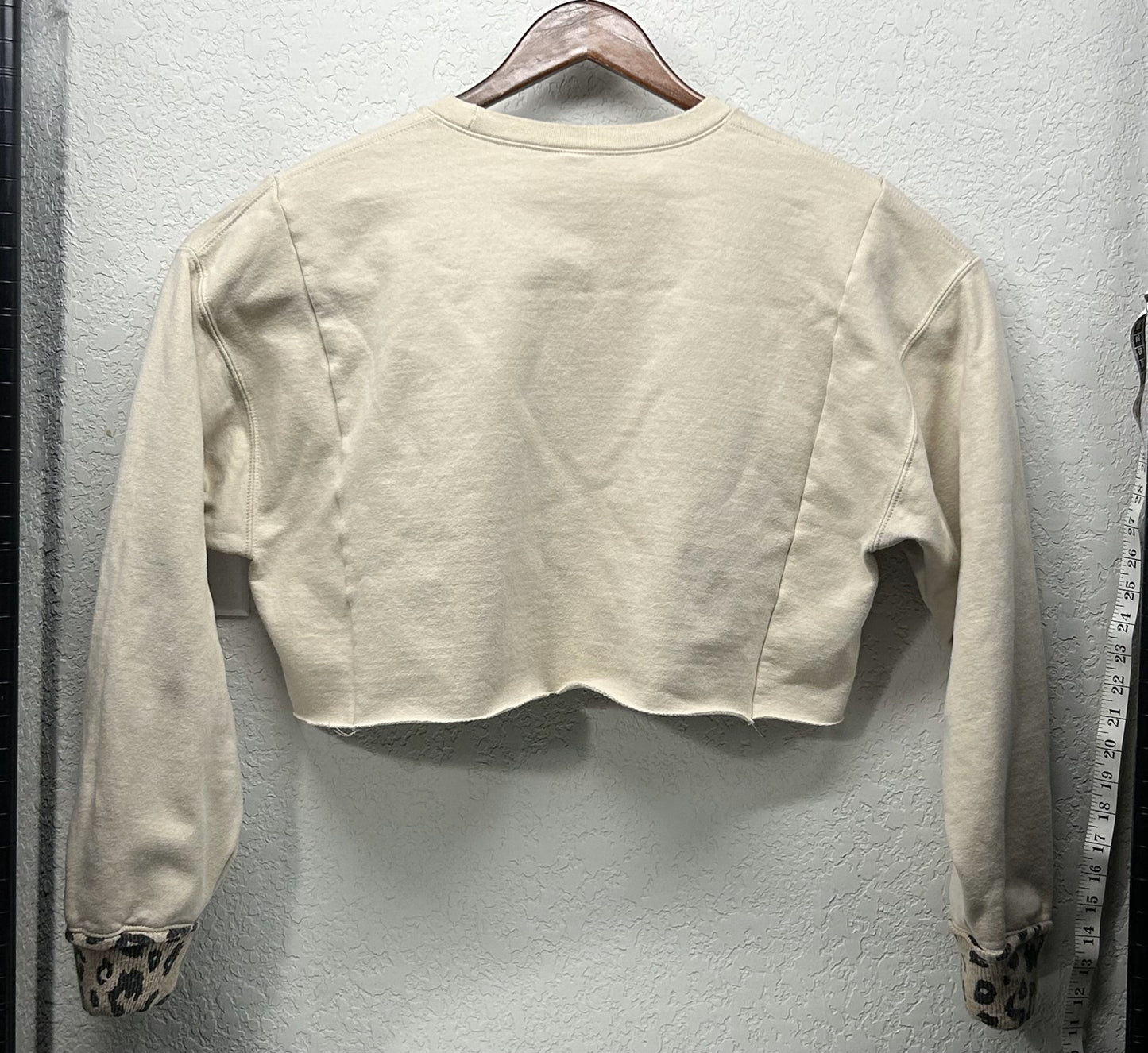 Upcycled/Reworked Cream & Tan Cropped Sweatshirt with Leopard Print Sleeves & Pink Logo – W - XL