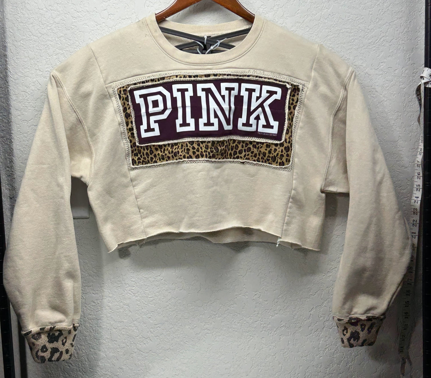 Upcycled/Reworked Cream & Tan Cropped Sweatshirt with Leopard Print Sleeves & Pink Logo – W - XL