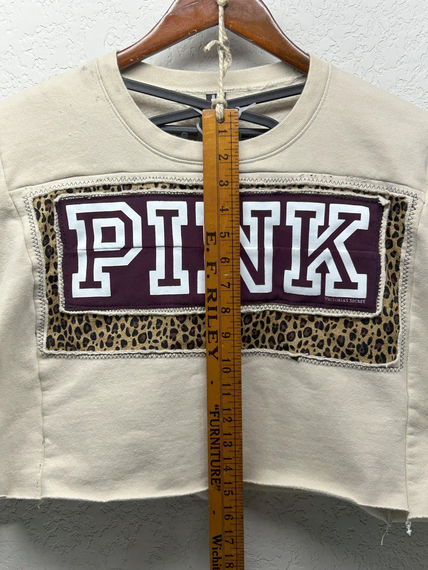 Upcycled/Reworked Cream & Tan Cropped Sweatshirt with Leopard Print Sleeves & Pink Logo – W - XL