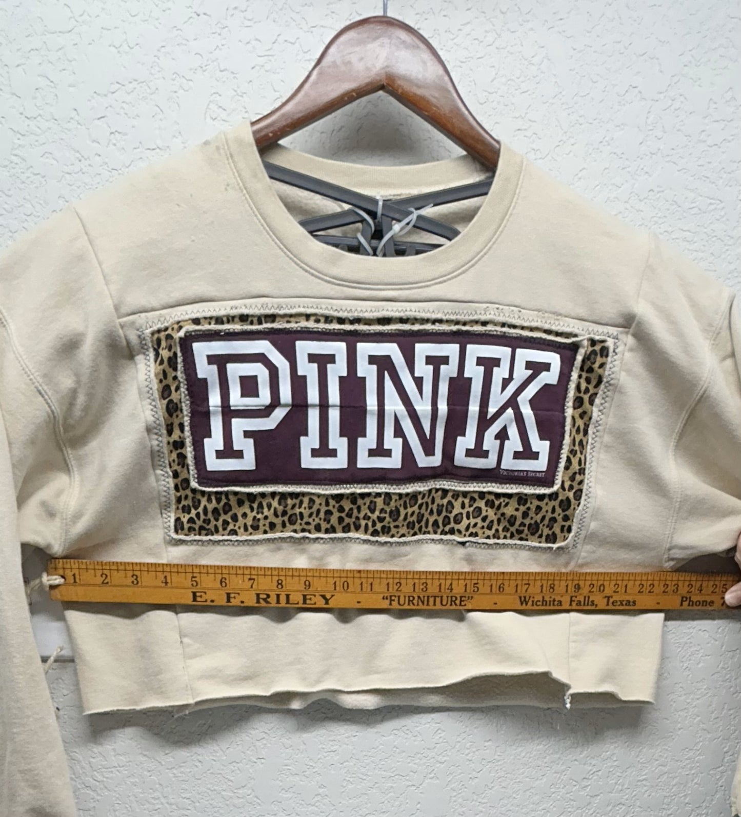 Upcycled/Reworked Cream & Tan Cropped Sweatshirt with Leopard Print Sleeves & Pink Logo – W - XL